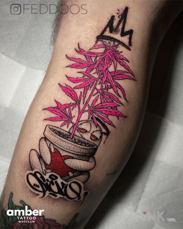 Tattoo Purple haze in floral motif and newschool style on the leg
