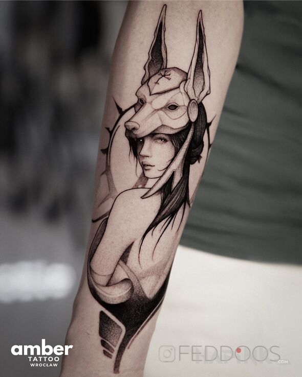 Tattoo Kobieta szamanka in black and gray motif and graphic / illustrative style on the forearm