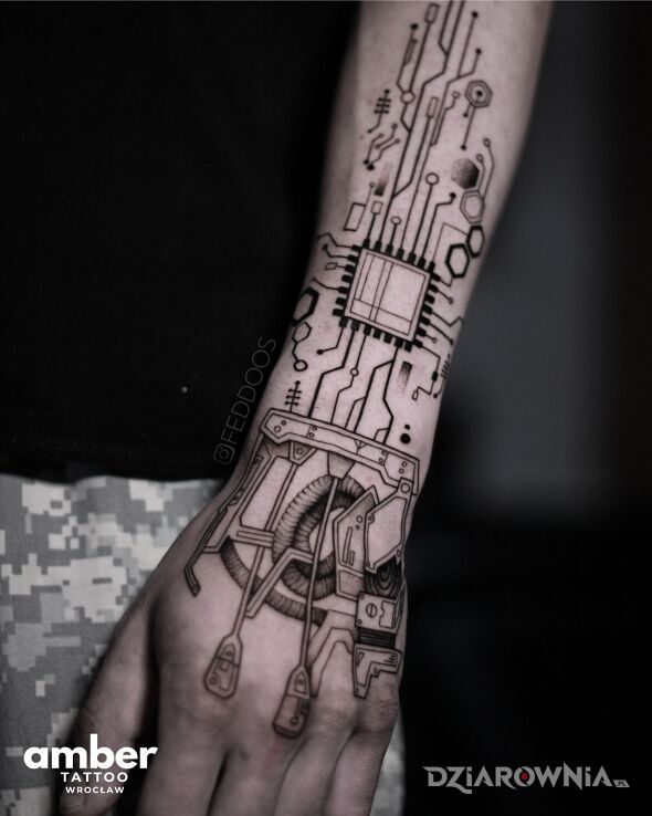 Tatuaż studio tatuażu amber tattoo w motywie anatomiczne i stylu dotwork na nadgarstku