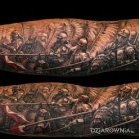 Tatuaż Brygada na przedramieniu motyw: patriotyczne styl: realistyczne