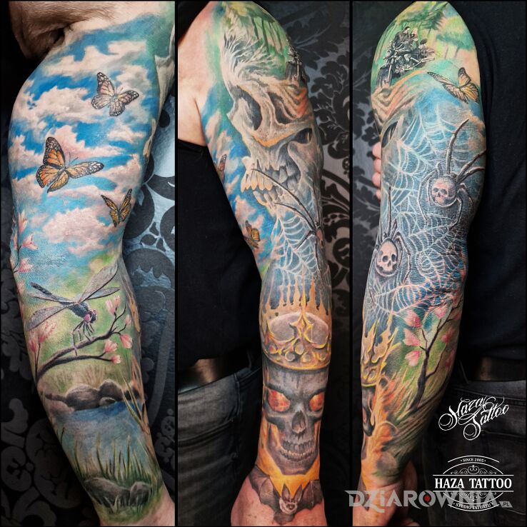 Tatuaż rękaw motyle czaszki paĵeczyna kolor w motywie kwiaty i stylu realistyczne na ramieniu