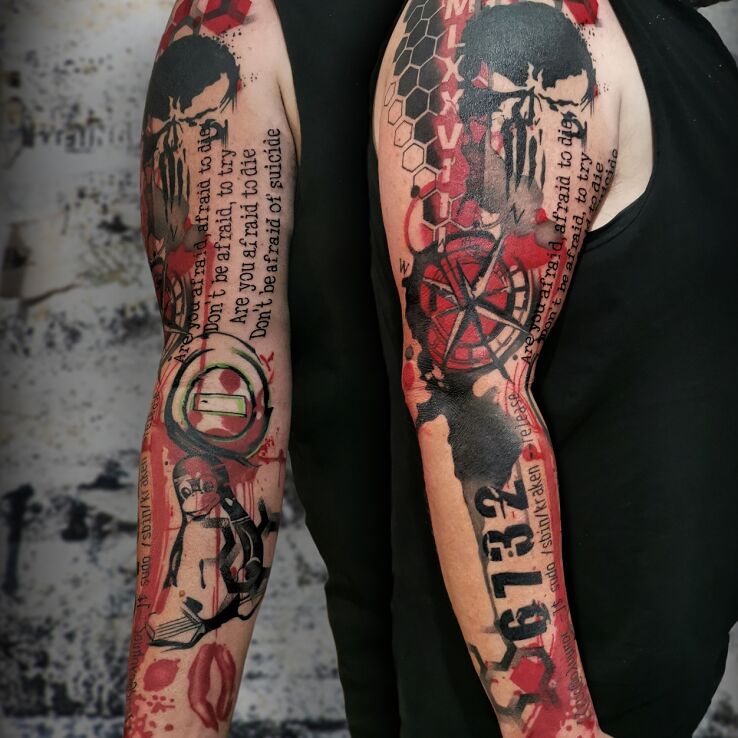 Tatuaż historia i type o negative w motywie czarno-szare i stylu kontury / linework na bicepsie