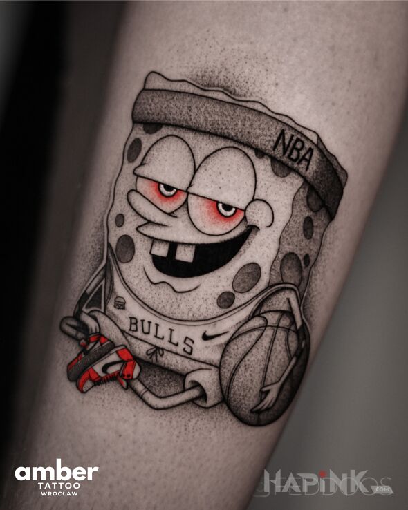 Tattoo SpongeBob z piłką do koszykówki in Sport motif and cartoon / comic book style On the arm