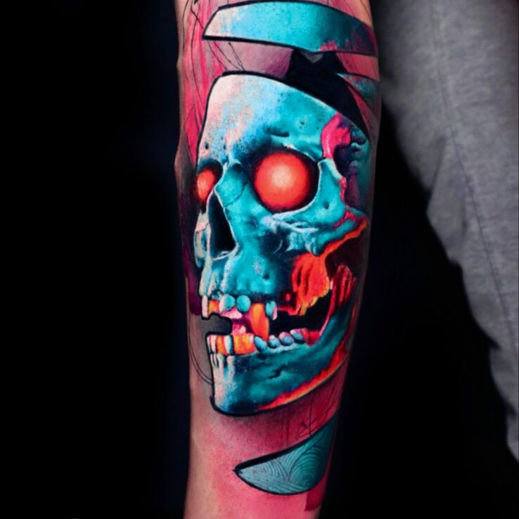 Tattoo Skull in vibrant colors in anatomical motif and surrealistic style on the calf