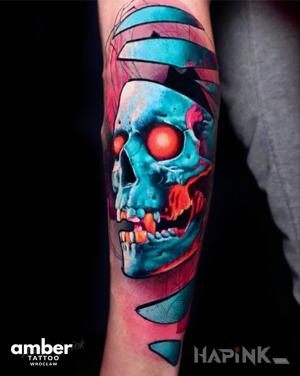 Tattoo Czaszka w intensywnych barwach in colorful motif and surrealistic style on the leg