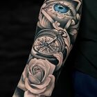 Realistyczna róża, kompas, oko abstrakcji