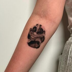 Tatuaż Lapa psa na ręce motyw: 3D styl: realistyczne