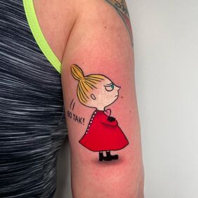 Tatuaż Helga na ręce motyw: kolorowe styl: kreskówkowe / komiksowe