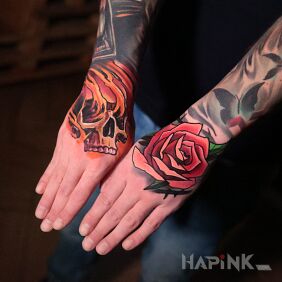 Tattoo Skull with a rose! On the arm motif: colorful style: newschool