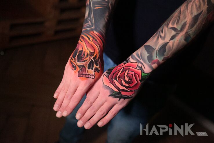 Tattoo Czacha z różą! in skulls motif and newschool style on the hand