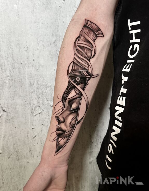 Tattoo Twarzowy sztylet in black and gray motif and graphic / illustrative style on the forearm