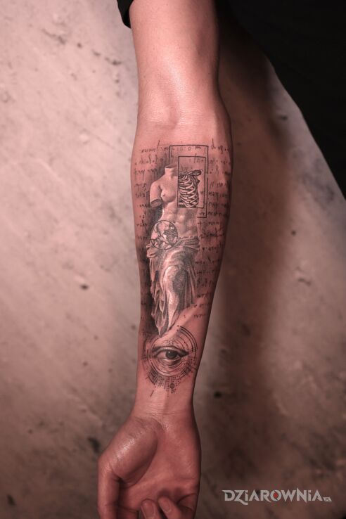 Tatuaż dama i oko w motywie anatomiczne i stylu minimalistyczne na przedramieniu