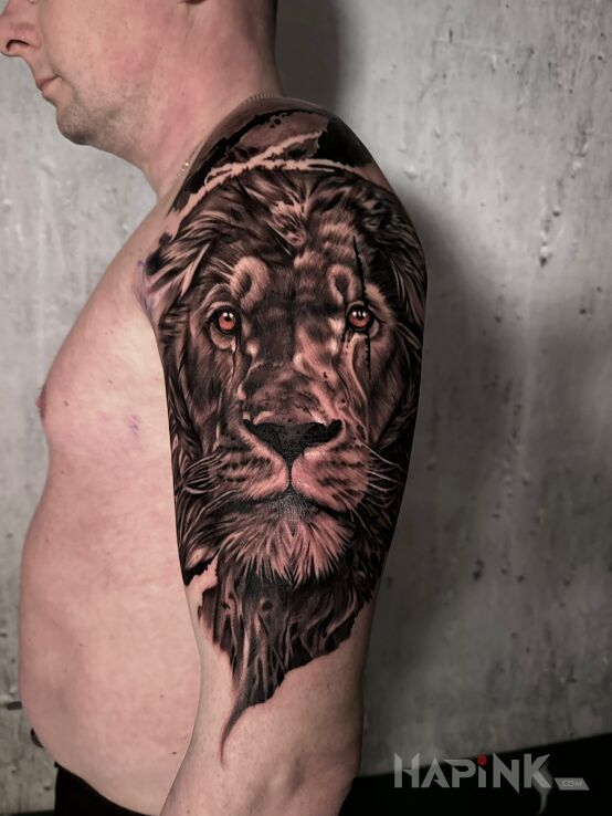 Tattoo The King! in animals motif and realistic style on the upper arm