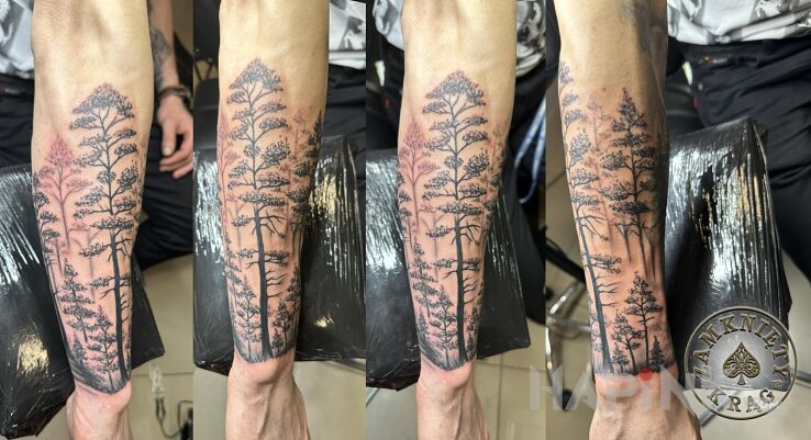 Tattoo Łono natury in nature motif and realistic style on the forearm