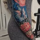 Tatuaż kobiecy rękaw na przedramieniu, motyw: zwierzęta, styl: realistyczne