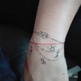 Tattoo Bracelet on the wrist motif: other
