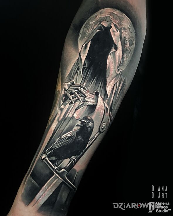 Tatuaż czarnoksiężnik z angmaru w motywie fantasy i stylu realistyczne na przedramieniu