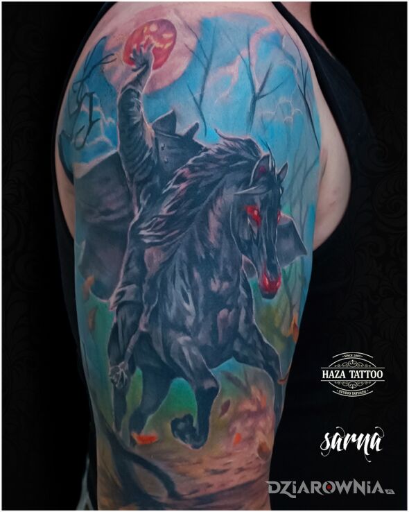 Tatuaż jeździec kolorowy tatuaż w motywie fantasy i stylu realistyczne na ramieniu