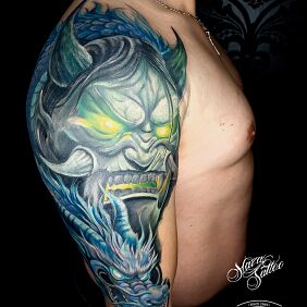 Tatuaż Japoński demon na ramieniu motyw: fantasy styl: graficzne / ilustracyjne