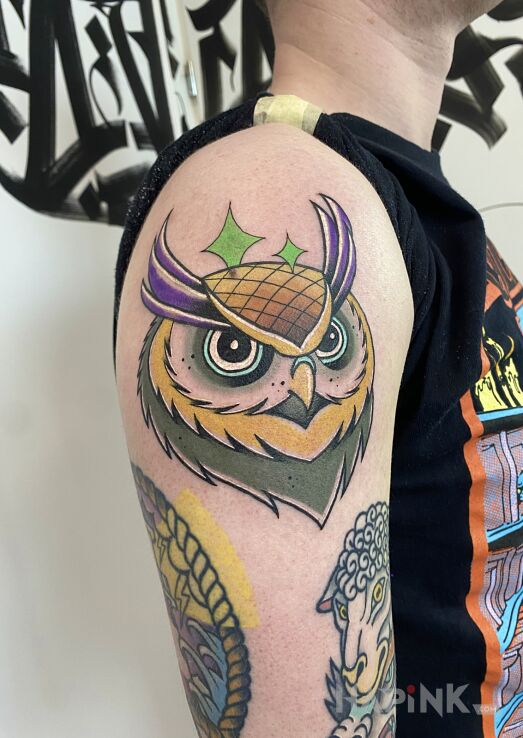 Tattoo Sowa newschool in colorful motif and newschool style On the arm