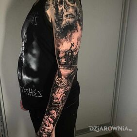 Tatuaż Demoniczny rękaw w szarościach na ramieniu motyw: mroczne styl: realistyczne