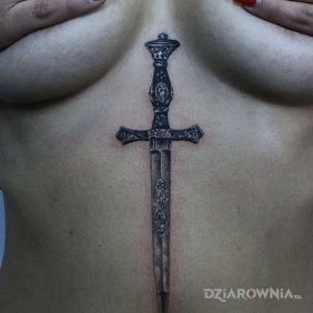 Tatuaż Sztylet na brzuchu motyw: przedmioty