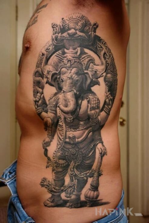 Tattoo Niesamowity efekt 3D in religious motif on the ribs