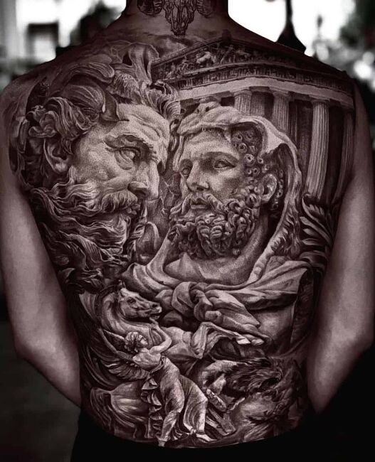 tatuaż zeusa i heraklesa na plecach
