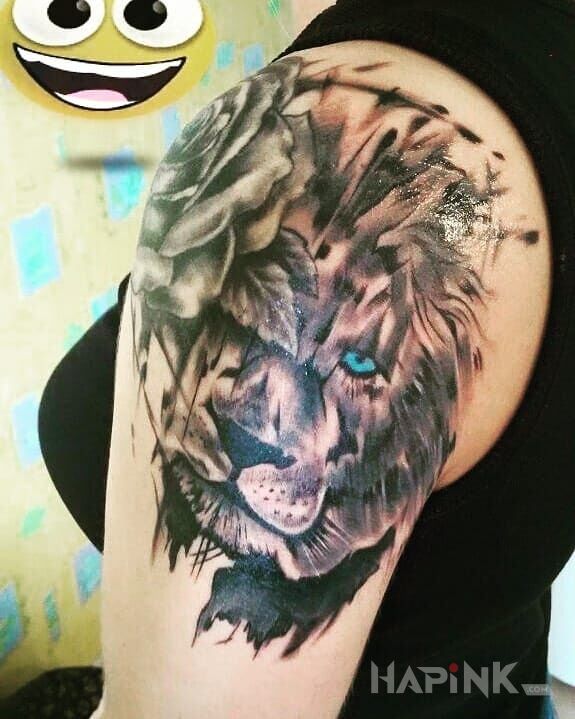 Tattoo Mam ,,Go'' in animals motif on the upper arm