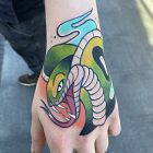 Tatuaż elektryczny gość na ręce, motyw: zwierzęta, styl: newschool