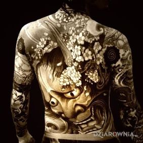 Tatuaż Maska na przedramieniu motyw: kwiaty styl: japońskie / irezumi