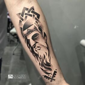 Tatuaż Swarożyc - Słowiański Bóg Ognia na przedramieniu motyw: religijne styl: dotwork