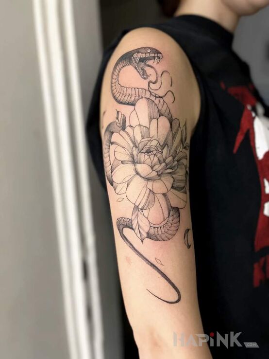 Tattoo Ulubieniec in animals motif and graphic / illustrative style On the arm