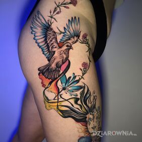 Tatuaż Kobiecy tatuaż na udzie na nodze motyw: zwierzęta styl: graficzne / ilustracyjne