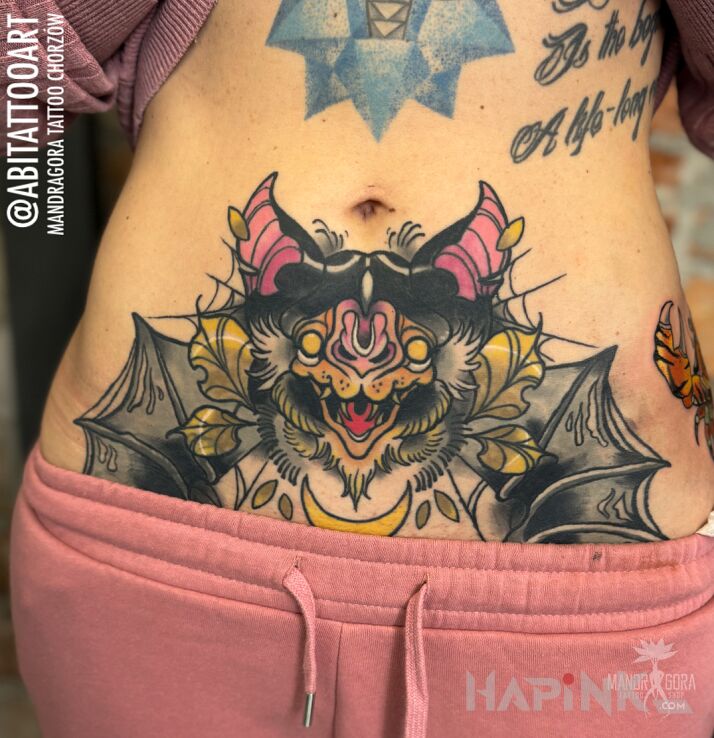 Tattoo Nietoperz cover in animals motif and neo-traditional style on the stomach