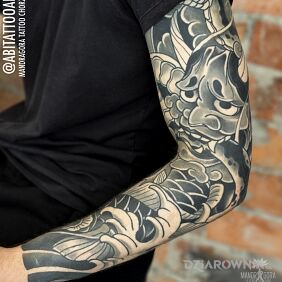 Tatuaż Japoński rękaw na ramieniu motyw: zwierzęta styl: japońskie / irezumi