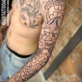 Tatuaż Japoński rękaw na ramieniu motyw: kwiaty styl: kontury / linework