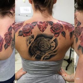 Tattoo Roses flowers on the back motif: flowers