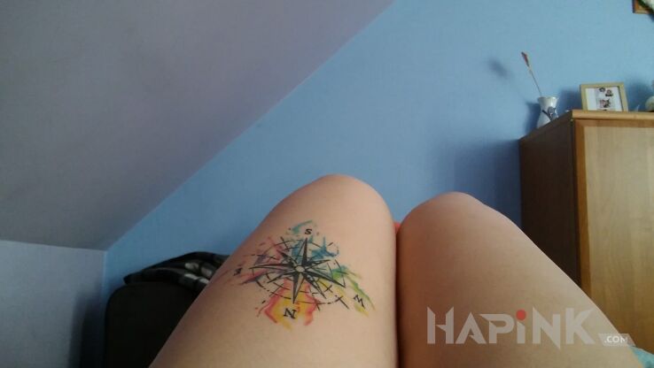 Tattoo Róża wiatrów in other motif on the leg
