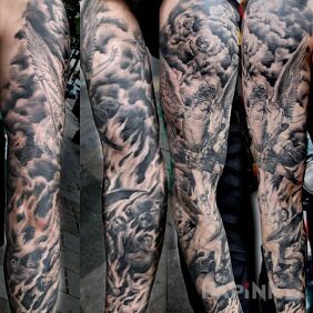 Tattoo Gray sleeve on the upper arm motif: angels