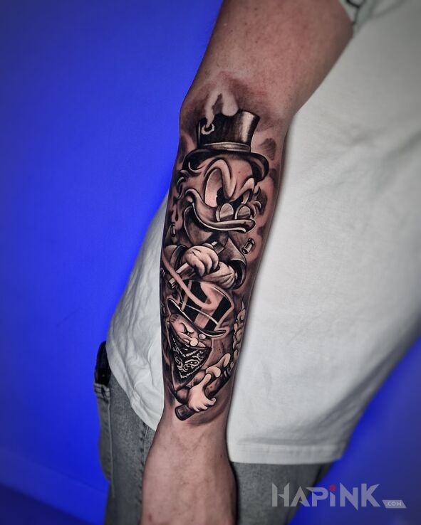 Tattoo Tatuaż na przedramieniu monopoly in black and gray motif and graphic / illustrative style on the forearm