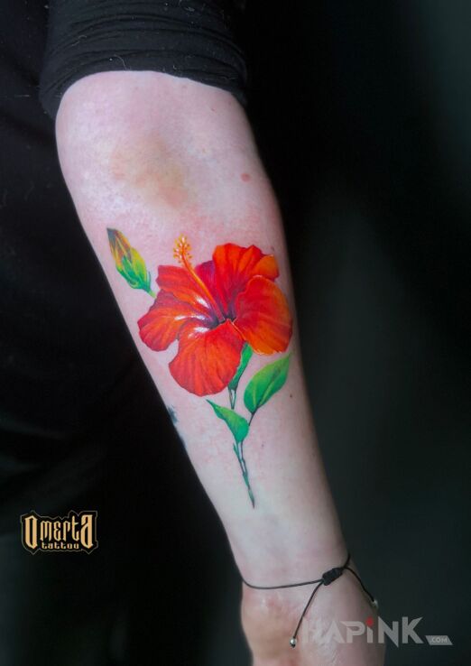 Tattoo Czerwony kwiat in flowers motif and realistic style On the arm