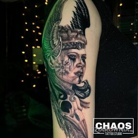 Tatuaż Lagertha Lothbrok na ramieniu motyw: fantasy styl: realistyczne