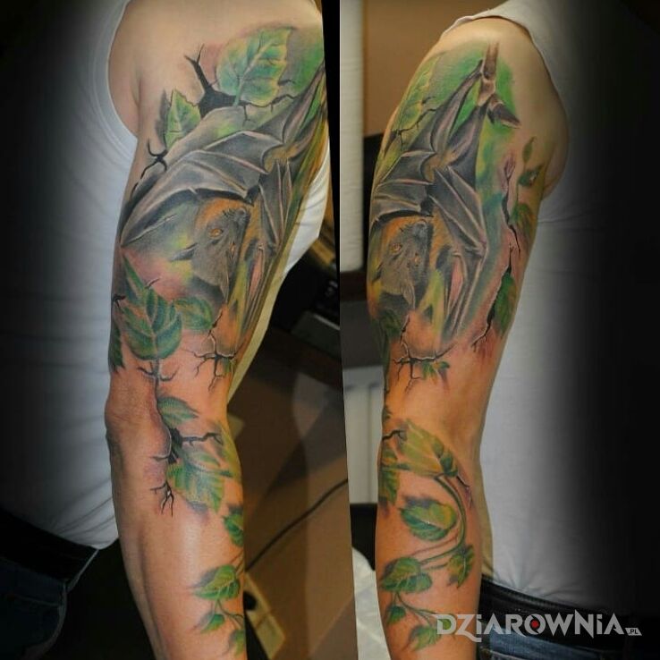 Tatuaż Bat in Ivy w motywie 3D i stylu realistyczne na ramieniu