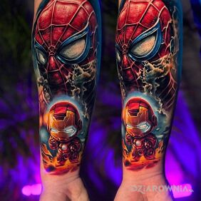 Tatuaż Spider man i kinder iron man na przedramieniu motyw: kolorowe styl: realistyczne