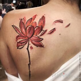 Tattoo Floral tattoo on the shoulder blades motif: flowers