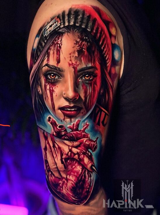 Tattoo Kobieta z sercem w garści in faces motif and realistic style on the upper arm