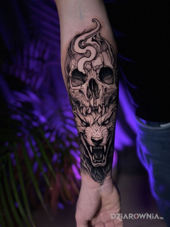 Tatuaż wilk w motywie zwierzęta i stylu surrealistyczne na przedramieniu