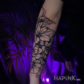 Tattoo Flowers On the arm motif: flowers style: contour / linework