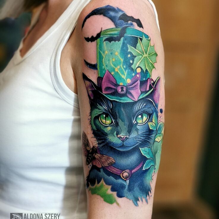 Tatuaż magiczny kot w motywie zwierzęta i stylu watercolor na ramieniu
